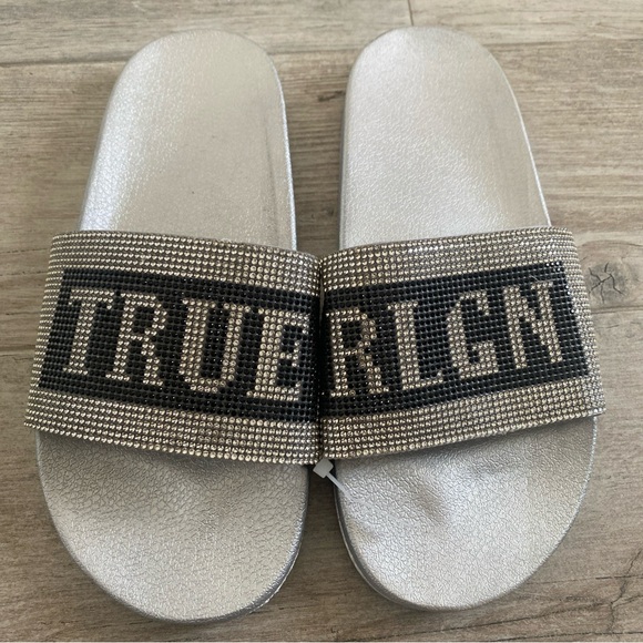 True Religion Meyer Bling Women’s Silver Black Slides Slippers Sandal Size 7 - Picture 1 of 4